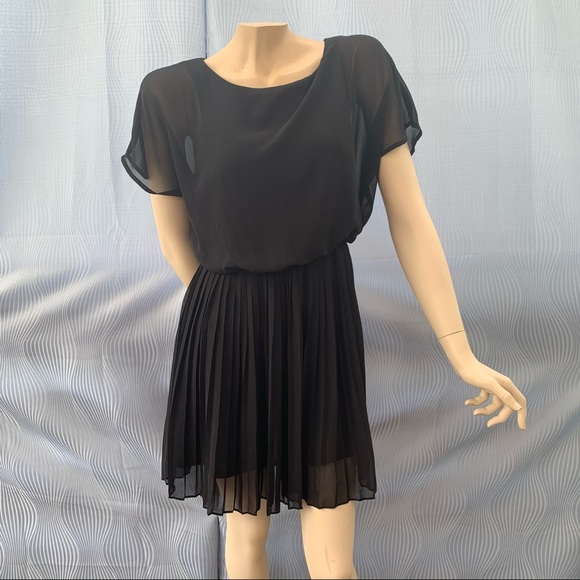 Forever 21 black dress - Picture 2 of 8